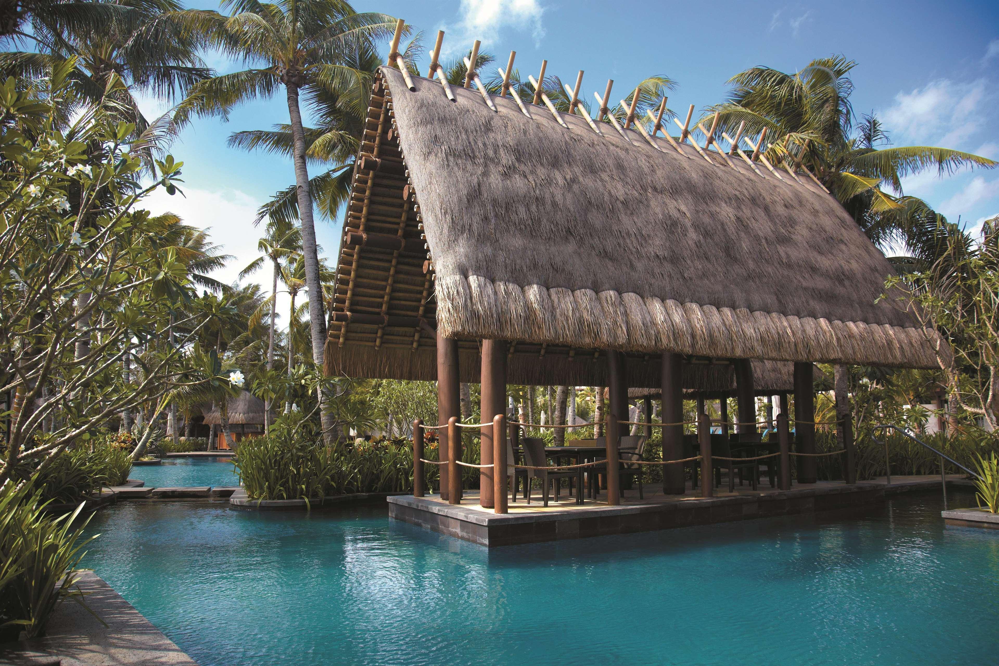 Shangri-La Boracay Eksteriør billede The swimming pool at the Four Seasons Resort