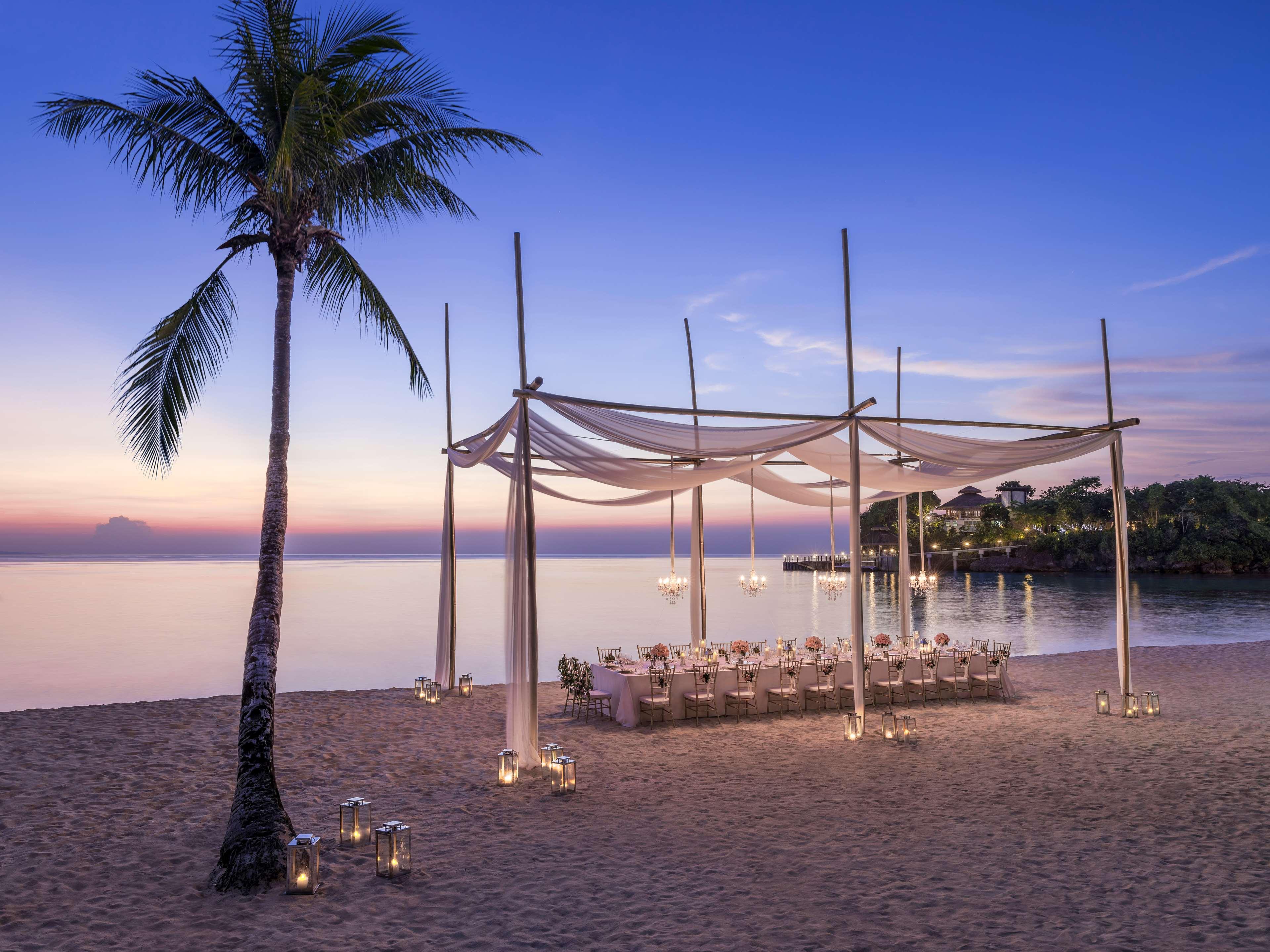 Shangri-La Boracay Eksteriør billede Beachfront dining at The Shore