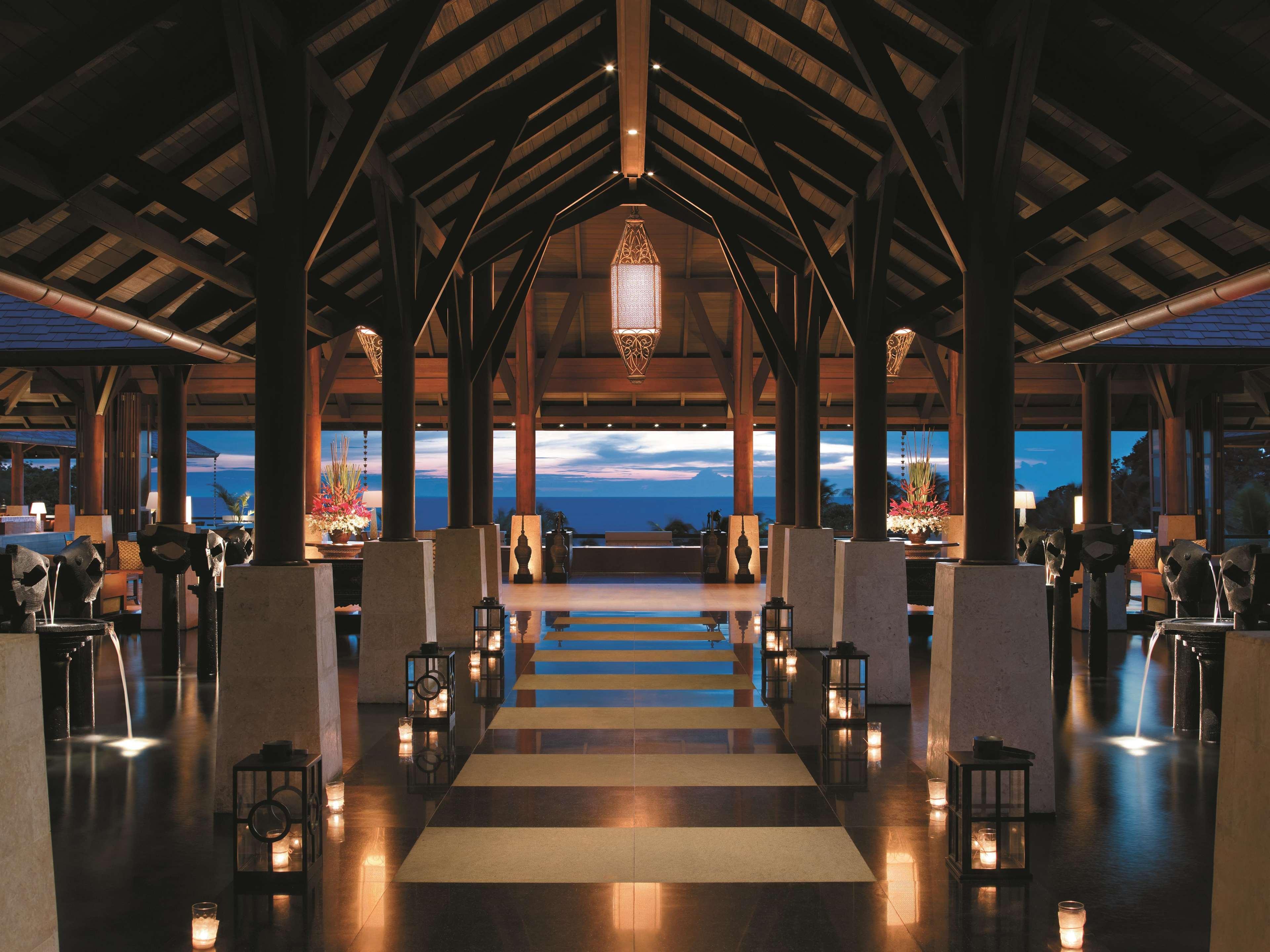 Shangri-La Boracay Eksteriør billede The lobby at the Four Seasons Resort Maldives at Landaa Giraavaru