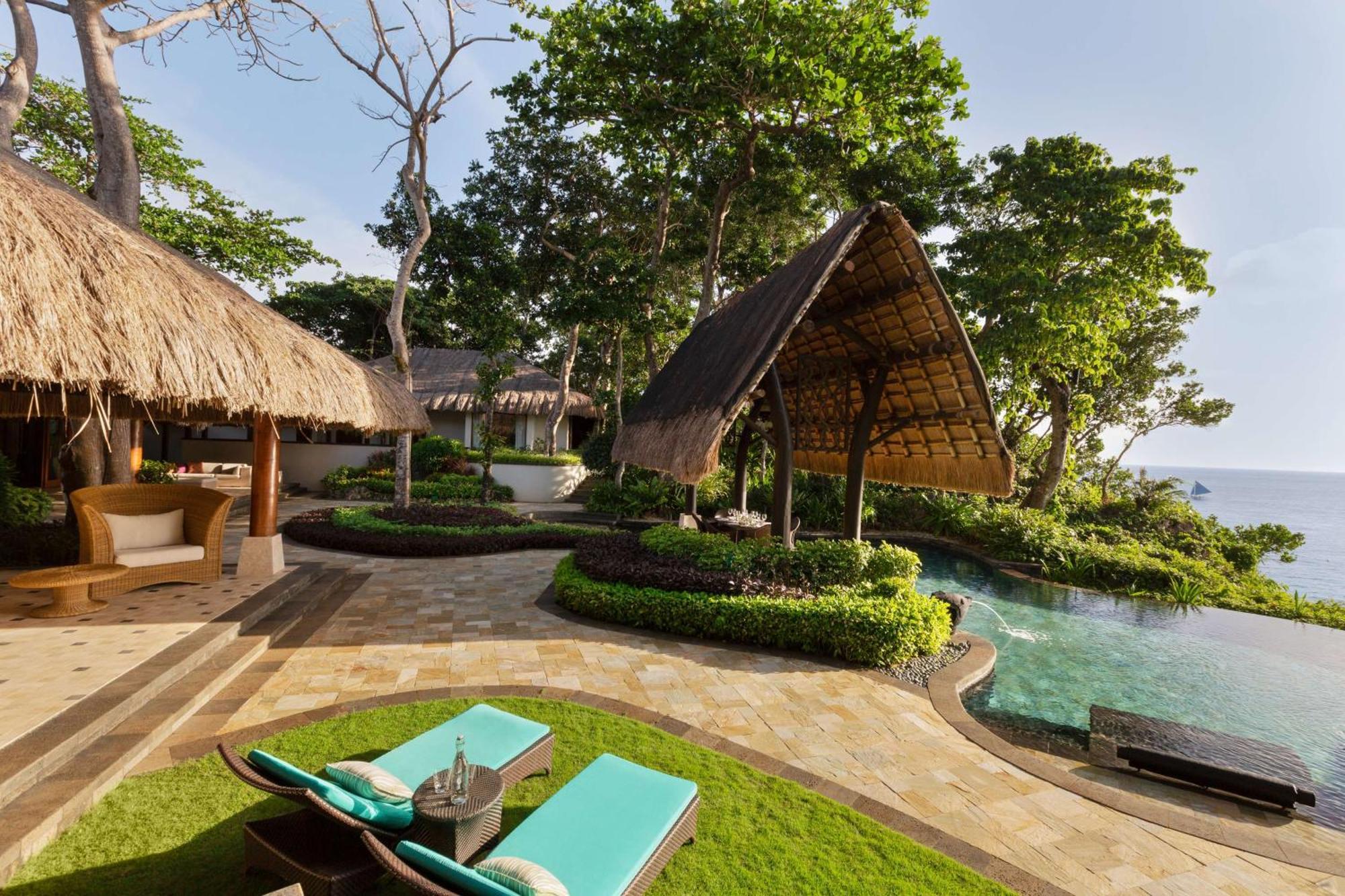 Shangri-La Boracay Eksteriør billede The resort's pool